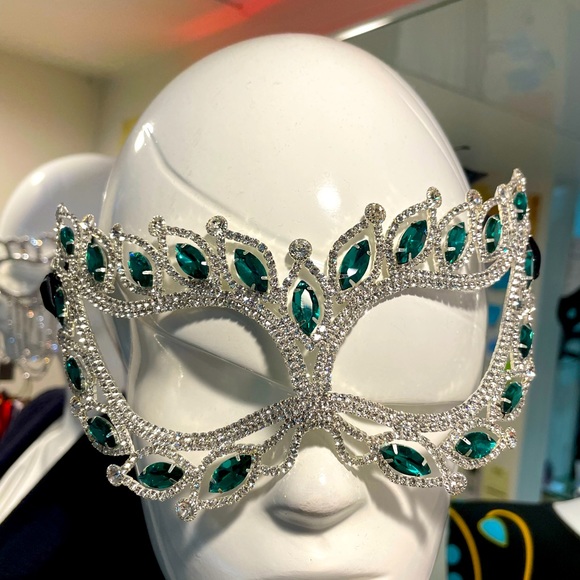 COPY - Mask - Picture 1 of 2